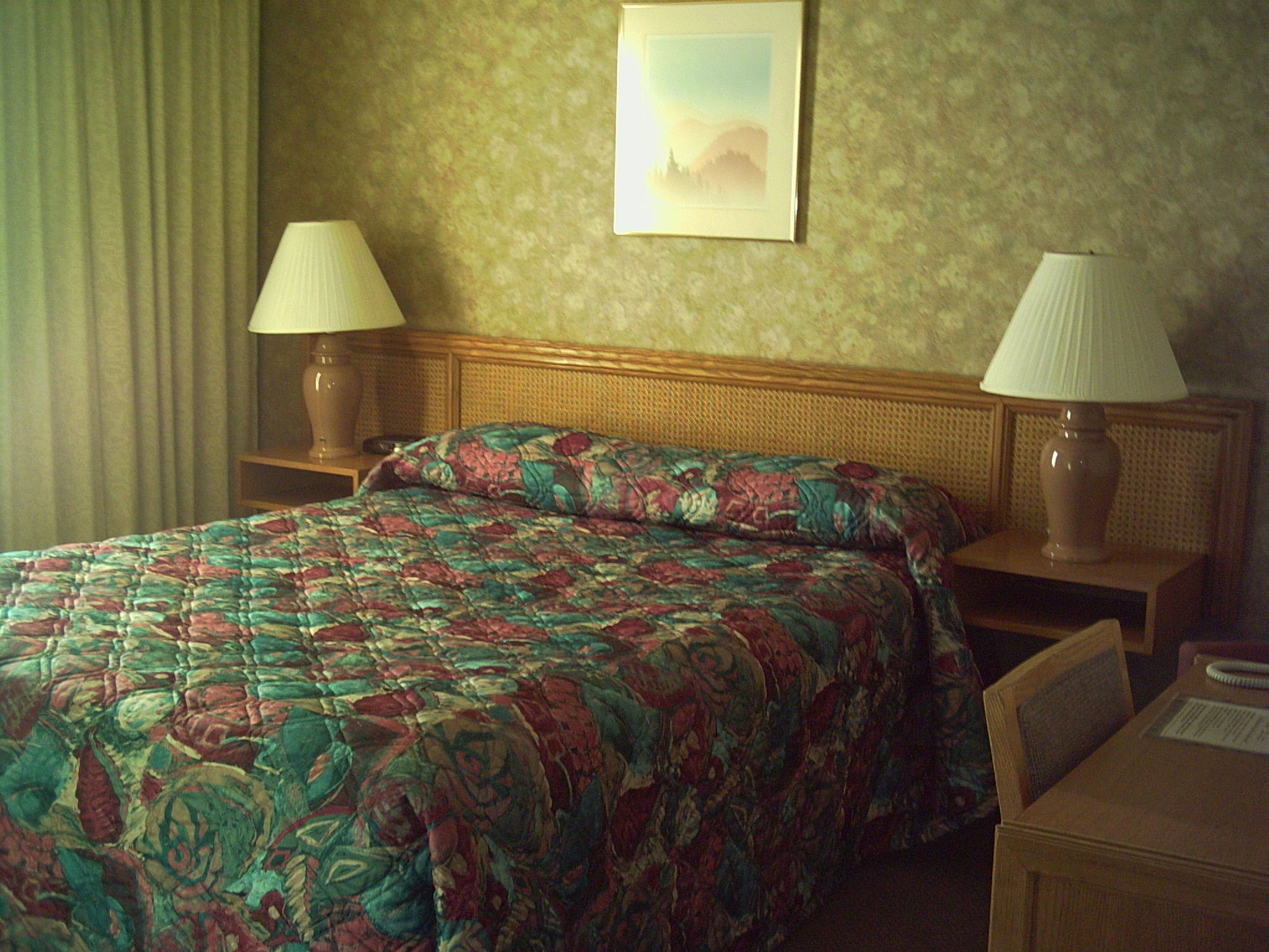 Red Coach Inn 100 Mile House Bagian luar foto